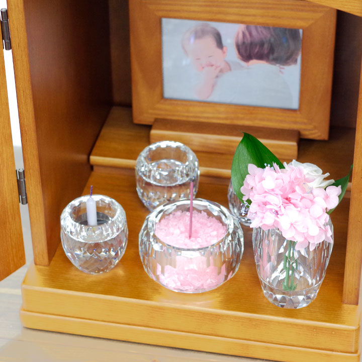 ガラス扉のモダンな仏壇