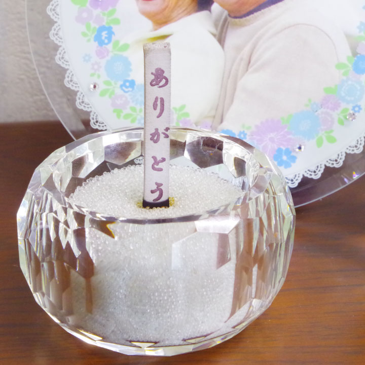 メッセージが浮かぶお線香「ありがとう線香」