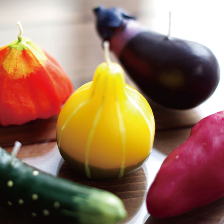 フルーツをかたどったお供え用のキャンドル