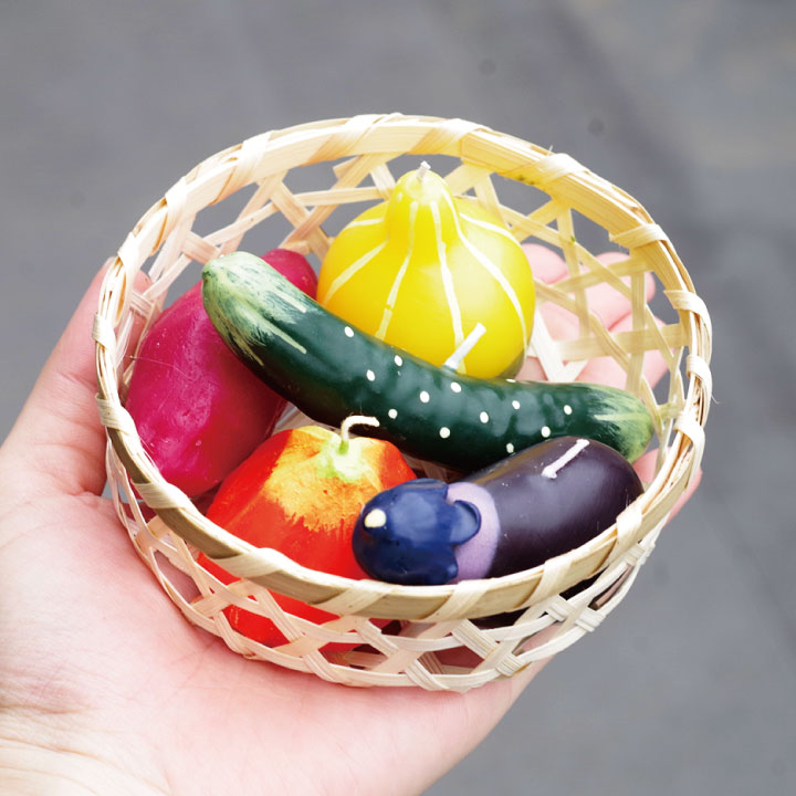 フルーツをかたどったお供え用のキャンドル