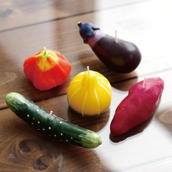 フルーツをかたどったお供え用のキャンドル