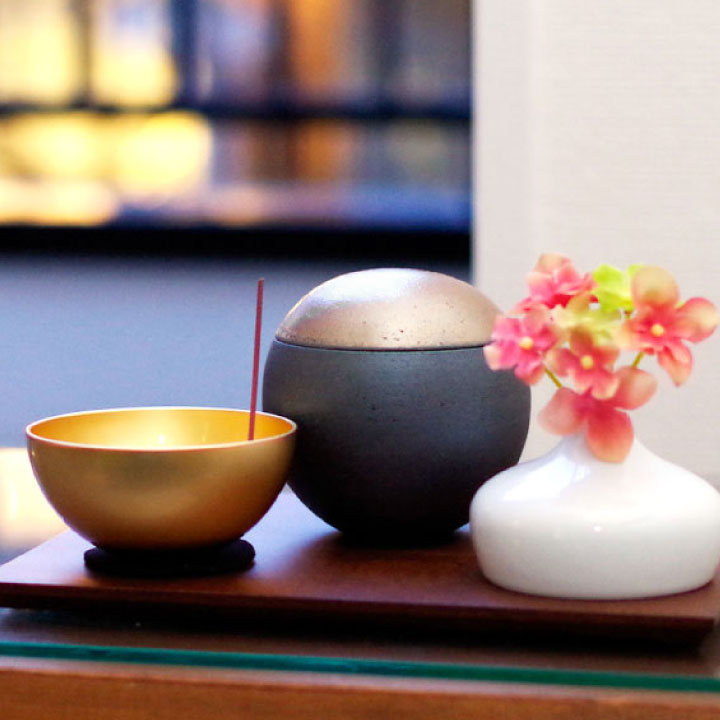 設楽焼の本格的なミニ骨壷