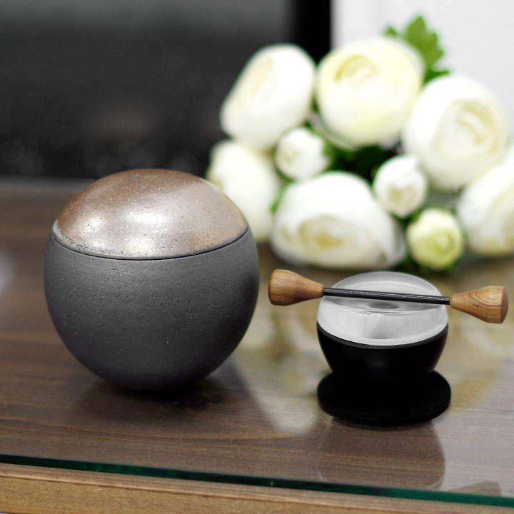 設楽焼の本格的なミニ骨壷