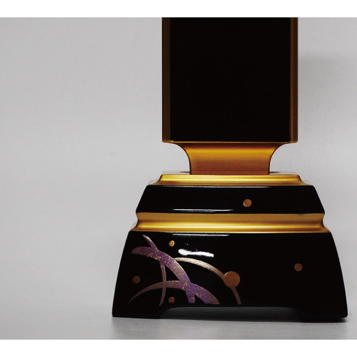 蒔絵と本金粉による漆工芸作りが特徴の、高貴な雰囲気の上質なお位牌「カラー」