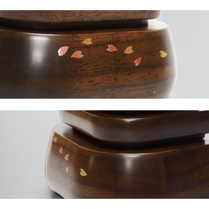 ひらひらと舞う桜を蒔絵で描いたシンプルで上品なお位牌「葵 呂色 黒」