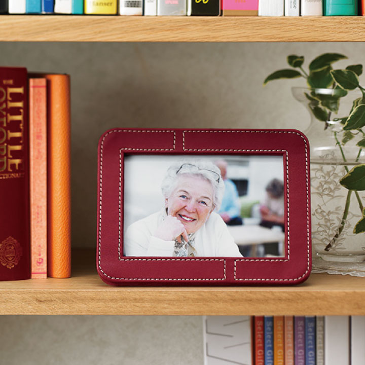 手元供養に最適な写真立てと遺骨カプセル（ミニ骨壷）のセット