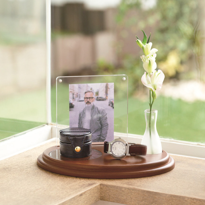 ステージ型の開放仏壇と使いやすい仏具のセット